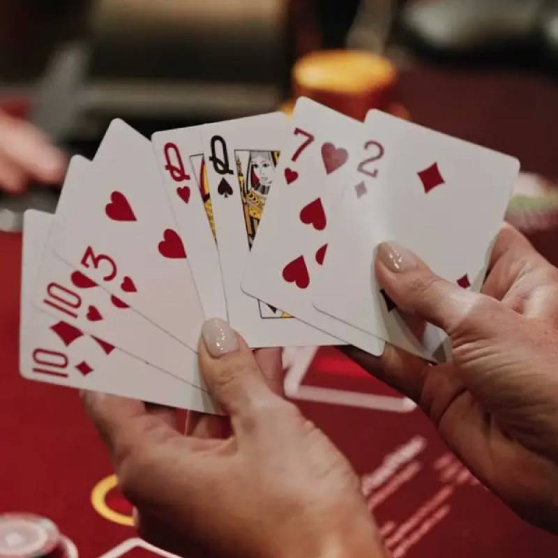 Cách Đọc Bài Đối Thủ Khi Chơi Tiến Lên: Bí Kíp Của Cao Thủ Bài Thủ 4 Biết thời điểm đánh đòn quyết định