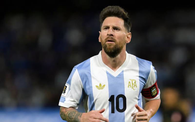 Top 10 Cầu Thủ Vĩ Đại Nhất Mọi Thời Đại 4 Lionel Messi – Thiên tài khiêm tốn và hoàn mỹ